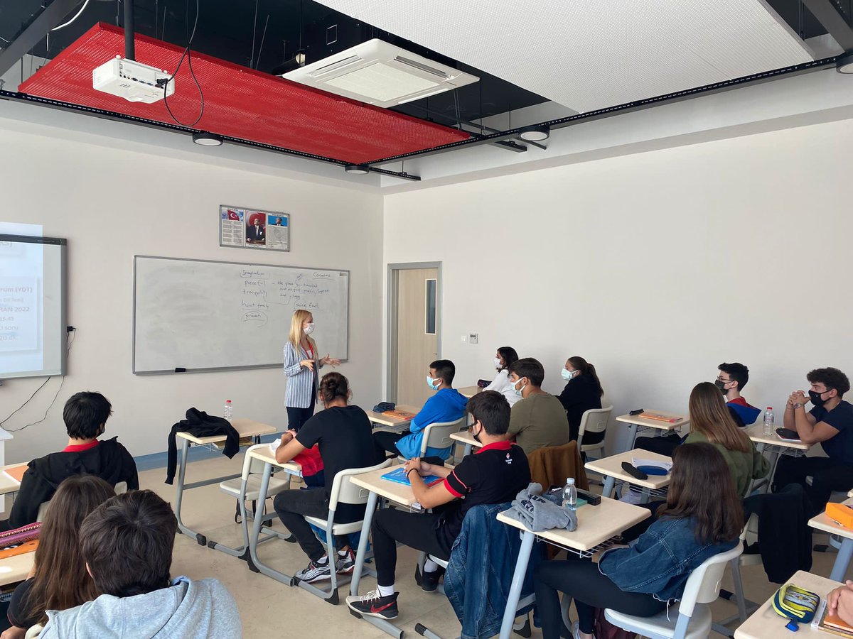 11-12. sınıflar Rehber Öğretmenimiz Seda Turan Balıbey, YKS-2021 Analiz sunumu yaptı ve öğrencilerimizle YKS hazırlık sürecinde örnek bireysel çalışma programları üzerinden kişiye özgü çalışma programı oluşturmanın püf noktalarını değerlendirdi.