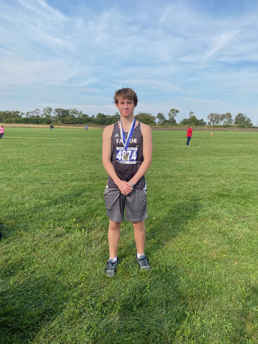 Alex Eiding placed 18th overall at the Edgewood Invitational.