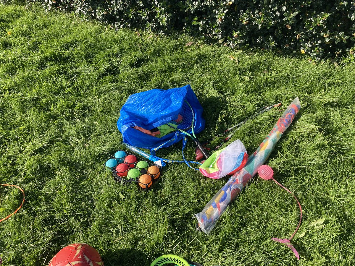 funpalacesni's tweet photo. The sun is shining on Portrush today for #FunPalaces weekend. And how brilliant it is to see so many creative activities taking place. Thank you @quartosisters and the Swell Festival for bringing it all together 🥰🥰 https://t.co/5Hh453cZa2
