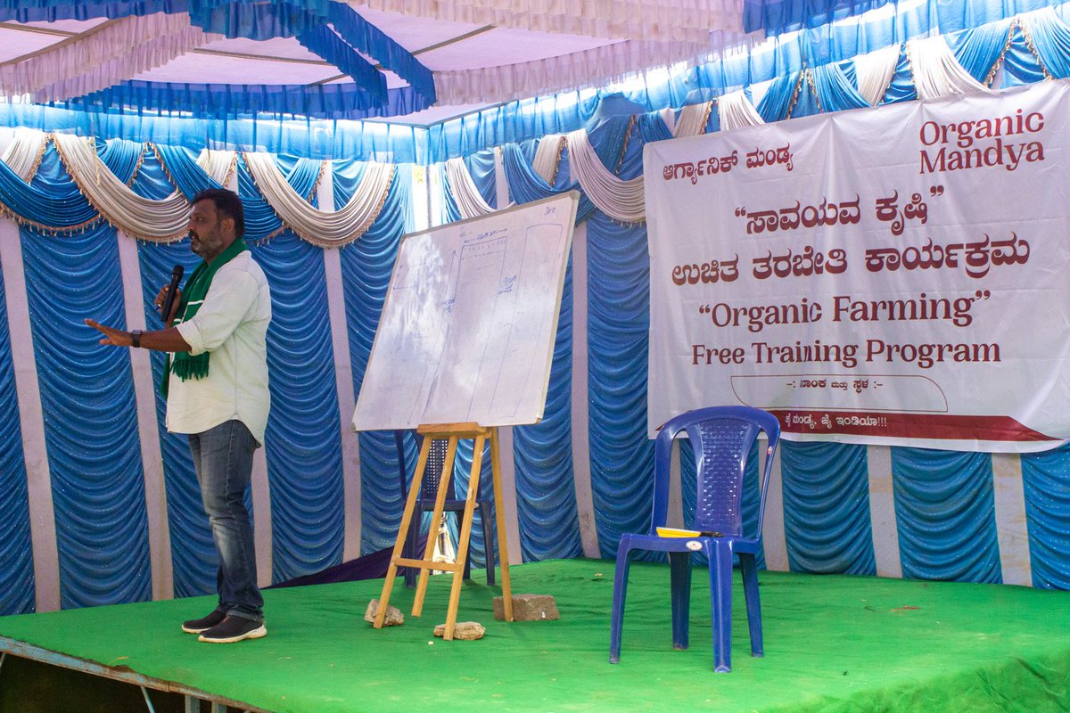 madhuchandansc's tweet photo. ಎಲ್ಲರಿಗೂ ಗಾಂಧಿ ಜಯಂತಿಯ ಹಾಗೂ ಜೈ ಜವಾನ್ ಜೈ ಕಿಸಾನ್ ಎಂದು ದೇಶಕ್ಕೆ ಸಾರಿದ ಲಾಲ್ ಬಹದ್ದೂರ್ ಶಾಸ್ತ್ರಿ ಜಯಂತಿಯ ಶುಭಾಶಯಗಳು.
#earn1lakhperacre #zbnf #organicfarming #organicmandya #madhuchandan #farmers #farmingisprofitable #subashpalekar #gandhiji #gandhijayanthi #lalbahaddur #lalbahaddurjayanthi https://t.co/DTDvyLz9rS