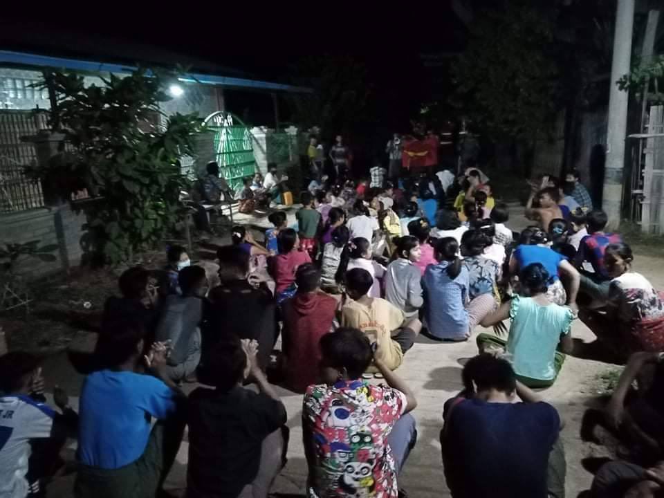 MthinnSpring's tweet photo. A community from #Salingyi township staged a pots and pans strike tonight. #TortureToDeathByJunta #Oct2Coup #WhatsHappeningInMyanmar https://t.co/LcfqSSLiJ0