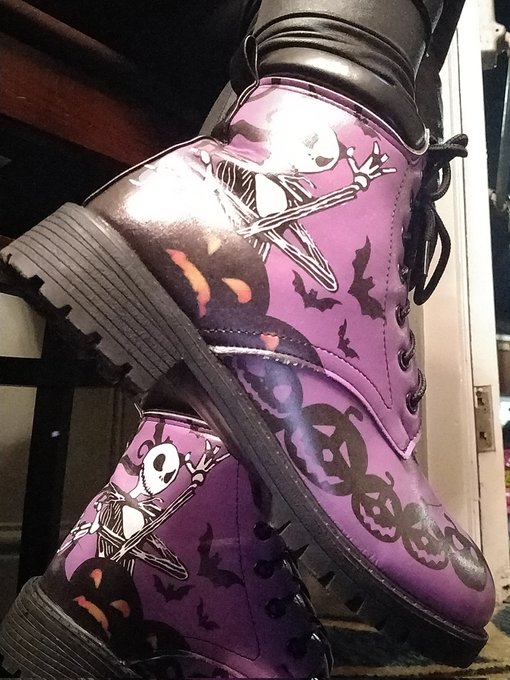 They don't always have to have 6" heels to make it impossible to resist having such beautiful boots in<a href="/tag/flirtyfriday"class="tags"><span>#flirtyfriday</span></a>