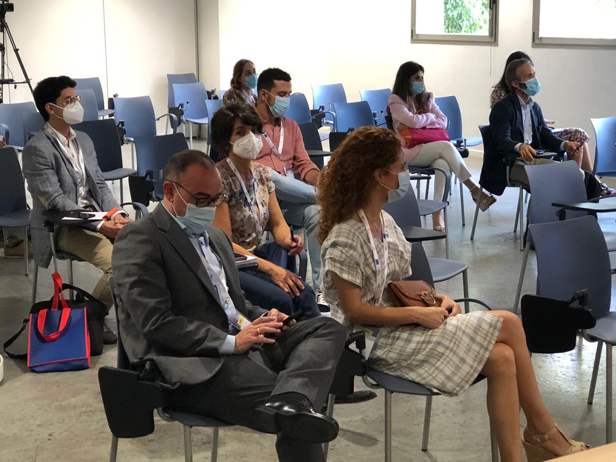 🙌#Highlights #murcianicosESRA2021 #ESRA2021 <a href="/ESRASPAIN/">ESRA-ESPAÑA</a> 

🤓<a href="/Adagonlis/">Adagl</a>, <a href="/AstrainAnest/">Miguel Astráin</a>, <a href="/Mercedesbejim/">Mercedes Benitez</a>, <a href="/Luisenrique_ANR/">Luis Enrique Fernández Rodríguez</a>, <a href="/pelirroxapr/">María Luz Padilla del Rey</a>, <a href="/DrAbejon/">Dr. David Abejón</a> aprendiendo a mejorar la práctica de la #neuroestimulacion del paciente con #dolorcrónico