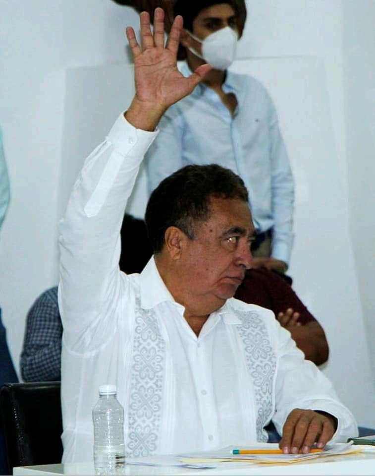 12° Regidor #GabrielMendicuti propuso al cabildo establecer una agenda definida para los próximos 100 días que se solucionen temas urgentes: Seguridad, combate a la corrupción, educación , salud. De esa manera responderle al pueblo. Y no obedecer caprichos o intereses personales