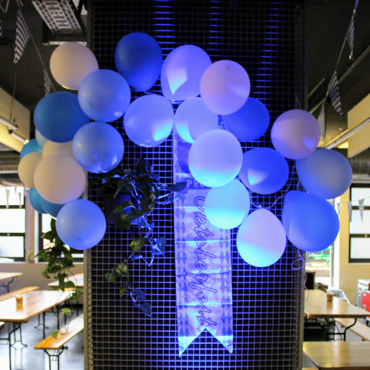 42born2code's tweet photo. 🥳 Pour célébrer la récente victoire de The Federation au tournoi des coalitions de 42 à Paris, le campus se pare de bleu et de blanc. Ce soir, nous invitons nos étudiantes et nos étudiants à un Oktoberfest... pour notre première soirée depuis très, très, très longtemps ! https://t.co/5LXiz7qrXZ