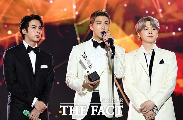 BtsHybe's tweet photo. 📍📷 Hilo de fotos 👇The Fact Music Awards 2021

pt2

@BTS_twt #BTSat2021TFMA https://t.co/l5Plpvw8gU