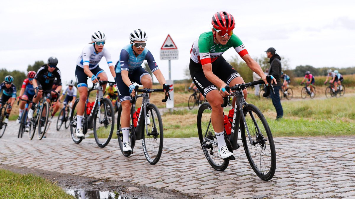 sigmasports's tweet photo. Over 80km solo. Lizzie sure knows how to make her mark on the Roubaix cobbles. What a way to win the first ever Paris-Roubaix Femmes. Chapeau. 👏

#MySigmaSports #ParisRoubaixFemmes https://t.co/4ifwTMC9c9