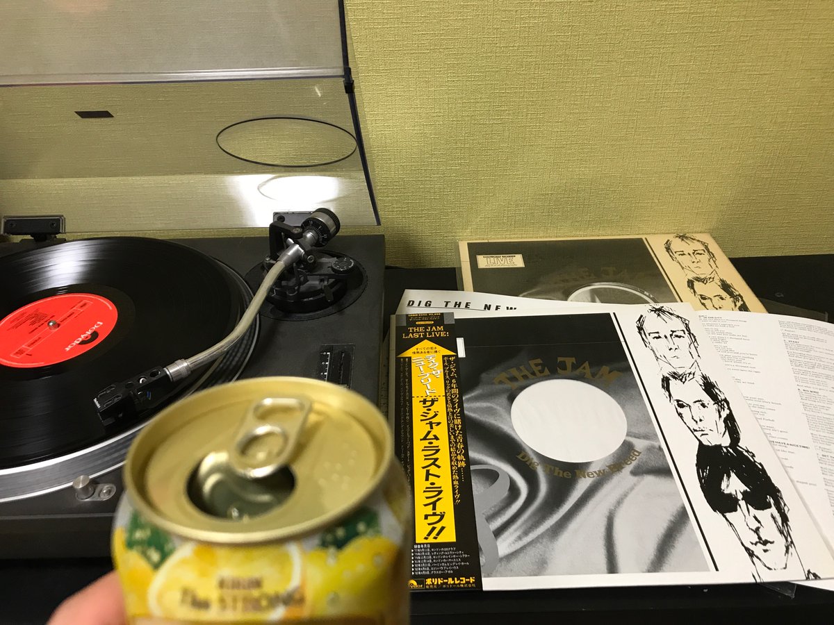 hedorocknroll's tweet photo. 今宵はアグレッシブにこの我が青春のアルバムから❤️

数年前にゲットした英盤もいいけど、この若き日にめちゃくちゃ聴いてめちゃくちゃコピーした国内盤の愛おしさったら☺️

#TheJam
#DigTheNewBreed https://t.co/hfAj2yZzPm