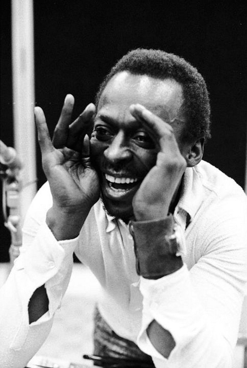 globaljazzqueen's tweet photo. Yesterday was #WorldSmileDay.  Who knew?! If you did not get enough smiles in yesterday, I urge you to get your smile on today! 

Join me 2-6pmET today @wbgo. My plan is simple - the uplift one note at a time!

Miles Smiles and Lady Day Too.
#Jazz https://t.co/JgiYyktUSX