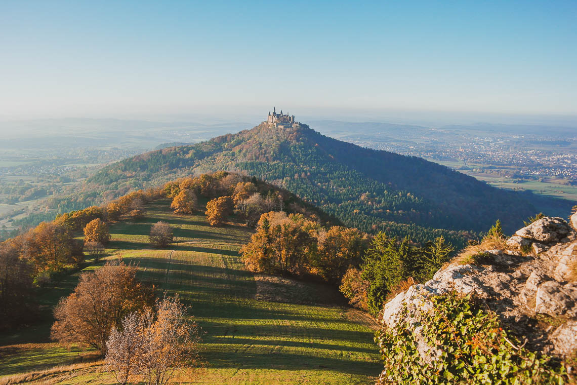 paradisefoundde's tweet photo. Herbst-Wandertipp gefällig? 🍁
Meine Empfehlung: Die #Traufgänge, insgesamt 10 Premium-Rundwanderwege rund um die schroffe Abbruchkante der Schwäbischen Alb.
Alles darüber jetzt auf dem Blog: https://t.co/mg0VaUAOAy https://t.co/QZSmwrQY4d