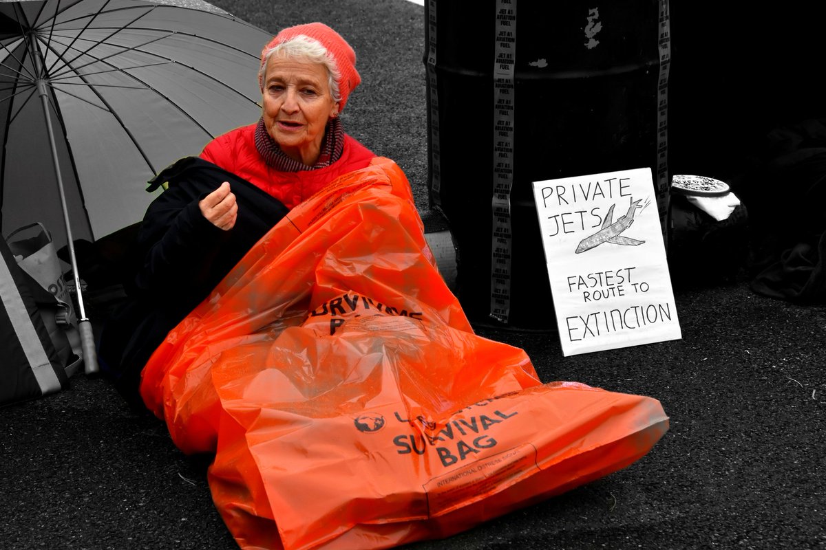 Firesnapper999's tweet photo. Additional shots of #XRProtest by members of @XR_FFC @FarnhamXr @XRBrighton @ChichesterXR @XR_Southampton at one of the entrances to #Farnborough Airport. Sadly witnessed someone stop to record themselves calling them lefties & terrorists?? https://t.co/jApuY5I1Il