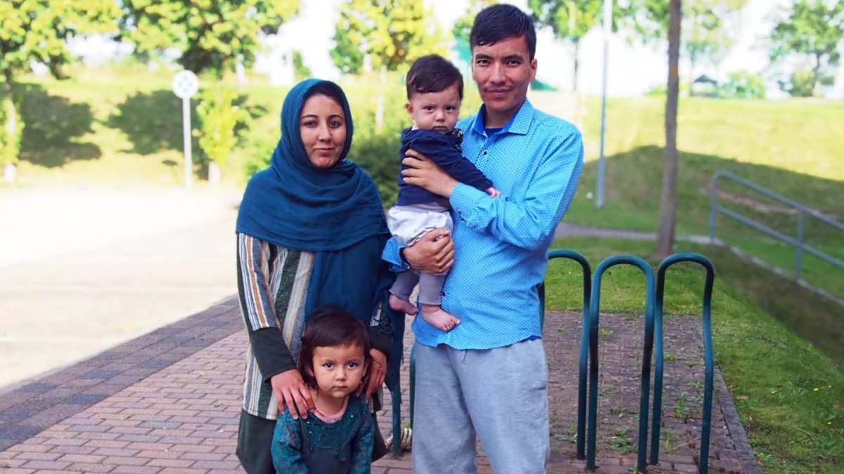 vgrec's tweet photo. @CBCDay6 Sayed Habib Hussaini taught German in Kabul. He now lives in an anchor centre with his wife Zakia, and two children, Tamana and Mustafa https://t.co/W0VqWBkgHq
