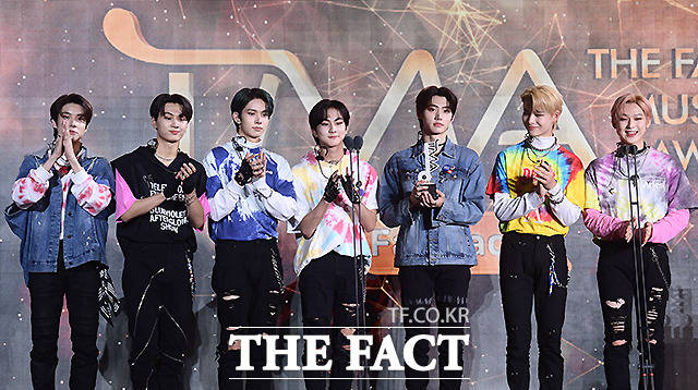 [PHOTOS] 211002

ENHYPEN being awarded their 1st Bonsang (Artist of the Year) in The Fact Music Awards 2021 just after 10 months of their debut!

ENHYPEN CONQUERS TMA
#ENHYPENArtistOfTheYear #ENHYPEN <a href="/ENHYPEN_members/">ENHYPEN</a> <a href="/ENHYPEN/">ENHYPEN OFFICIAL</a>