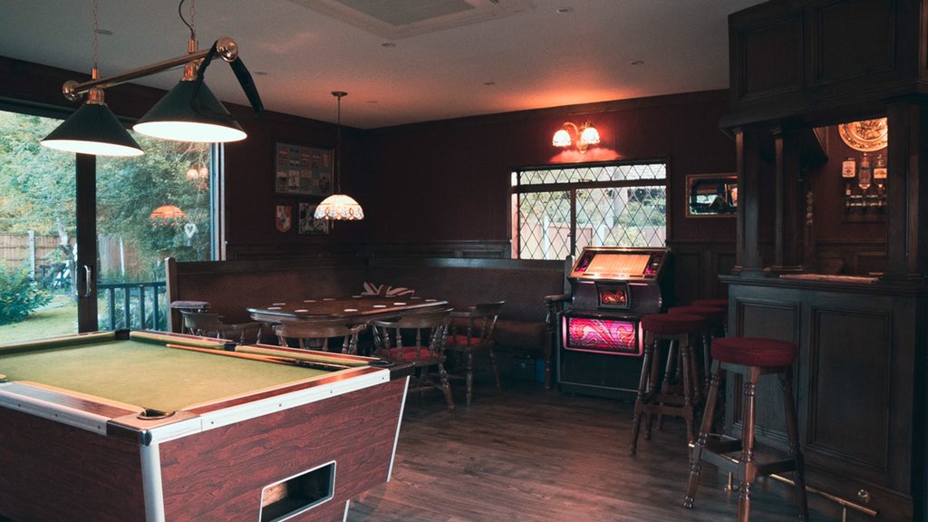 hiddenfortune66's tweet photo. Me and my family completed this West Ham pub a while ago, and honestly I couldn’t have expected how well it ended up coming out😮 The perfect place to watch the hammers if were not at the game! #COYI ⚒🔥 https://t.co/6eeJIED9vu