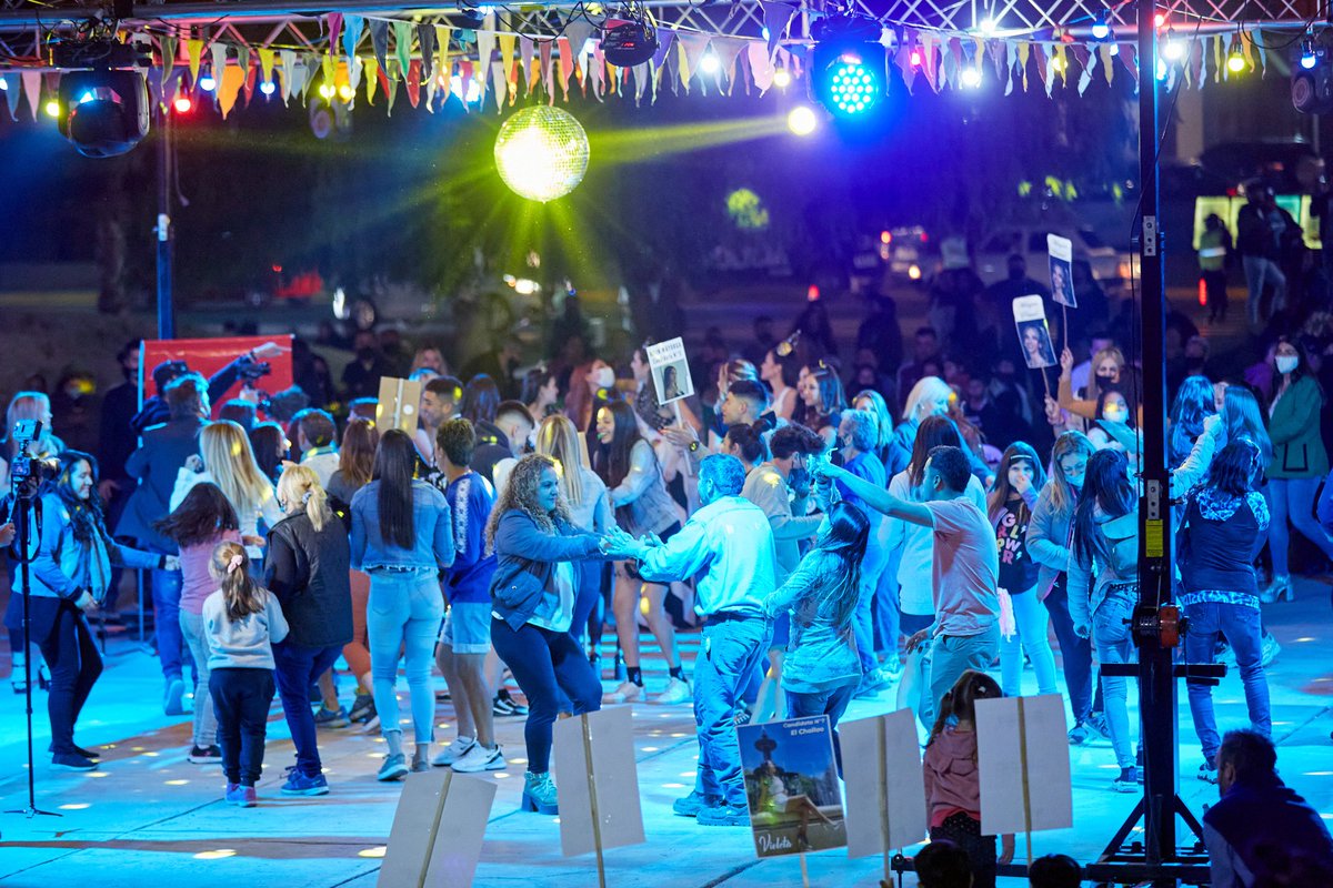 lasherasmza's tweet image. 🍇👑Abrimos las #VendimiasDistritales en el Parque de la Familia. El Challao y Panquehua ya tienen sus reinas‼️El intendente @mdanielorozco participó de esta fiesta"Con alma de barrio" que hoy continúa en el Gimnasio 9 del B° Cementista para las familias de Ciudad y La Cieneguita