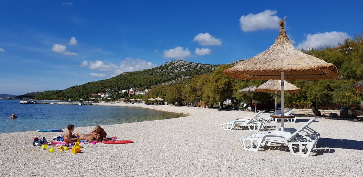 MarkoTechyTalk's tweet photo. This autumn just keeps on giving! 🌞🏊‍♂️🍺 https://t.co/q8LzI8TynA