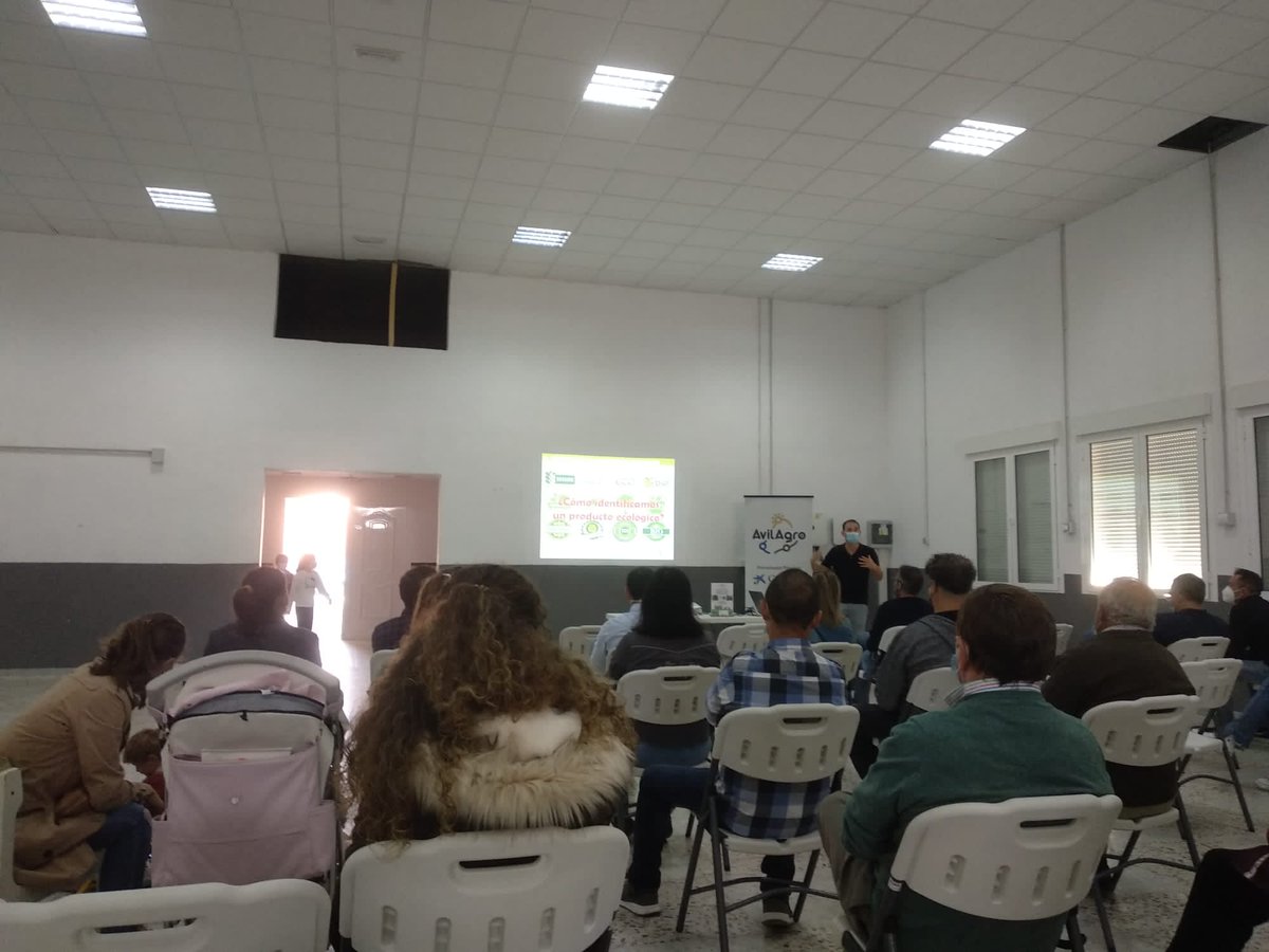 AvilAgro_org's tweet photo. Que buena visita la de hoy!! Gracias #ManuelFernandez por acercarnos al mundo #ecologico, gracias #granjasTECO por demostrarnos la posibilidad de unirlo con la #industria 4.0. Nos hemos quedado 😍😮  espero que todos los asistentes hayais disfrutado de esta experiencia https://t.co/jJ4BYqwuU1