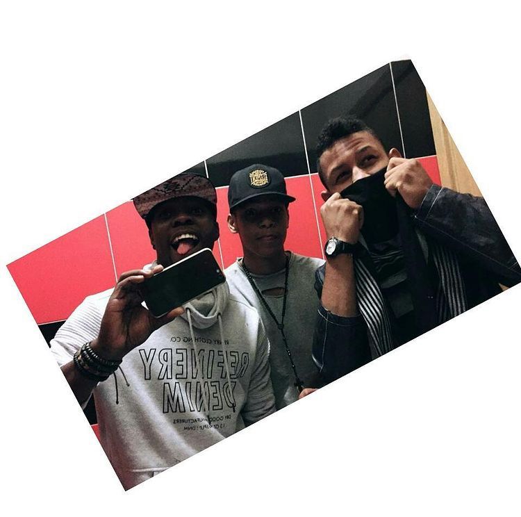 KlintisD's tweet photo. voltar no tempo e rever tudo de bom e ver que ainda podemos contar com o rapaz do matadouro😂, foram varias mata mata e passa passa e tudo è nada quando nao temos os nossos amigos 📿🧿🤲🏽...

#friendship https://t.co/oMkv5p0HiW