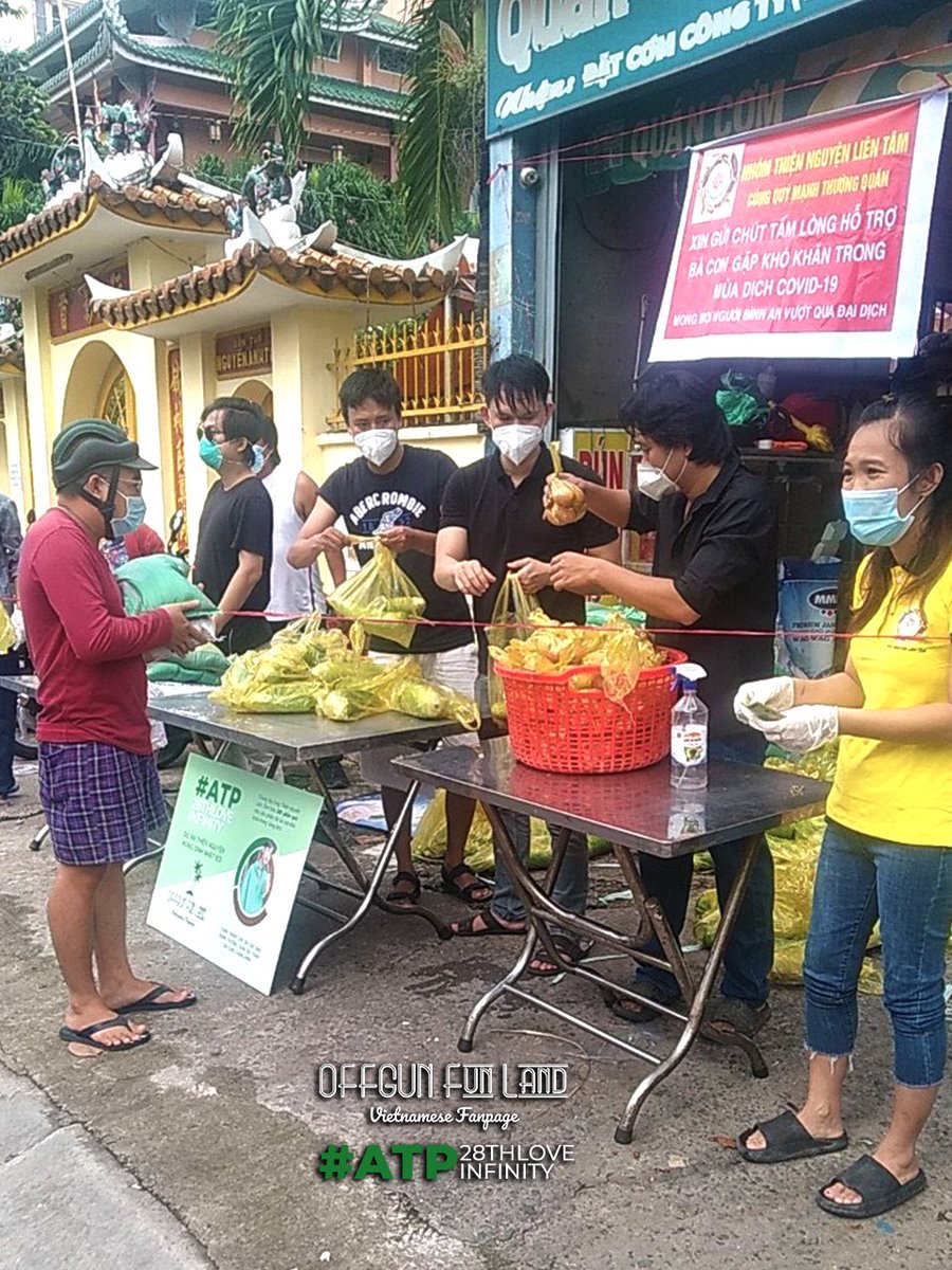 OffGunFunLandVN's tweet photo. [🇻🇳 COVID-19 DONATION]

We decided to give 280 gifts with essential goods to ppl who are facing difficulties because of Covid-19 under the name of VNese Babiis &amp; Gun Atthaphan @AtthaphanP 🙏🏻💚

#ATpBirthdayProject2021
#เบบี๋ 
#ATp28thLoveInfinity 
#กันอรรถพันธ์น่ารักกว่าที่คิด https://t.co/ktJw8CiMnS