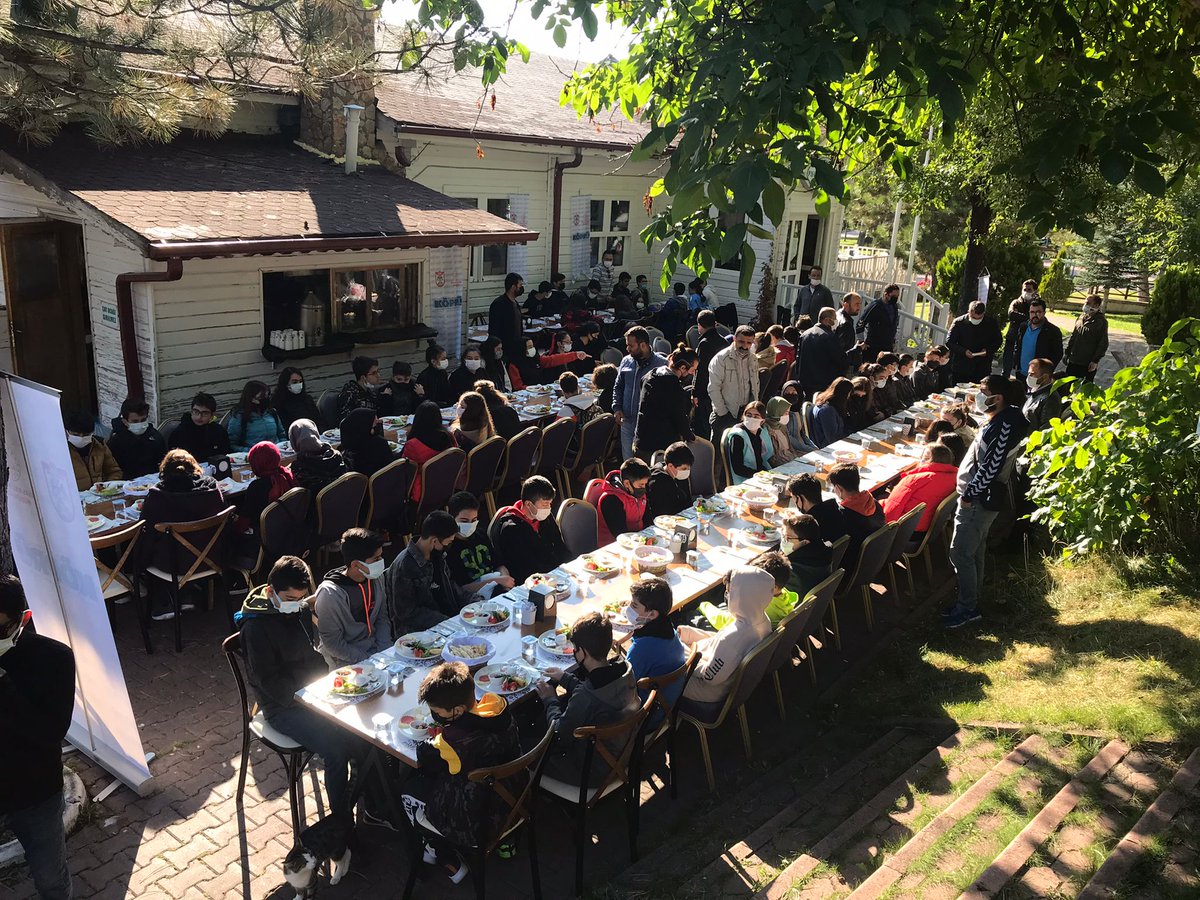 KopruSivas's tweet photo. Köprü Projesi kapsamında faaliyet gösteren ANA DYK Kurs Merkezi öğrencilerimizle bu seneki ilk sosyal etkinliğimizi gerçekleştirdik. Sağlıkla ve başarılarla dolu nice günlere @valisalihayhan @AslanErguven @sivasmem @sivasvaliligi https://t.co/uFh1g9MjqA