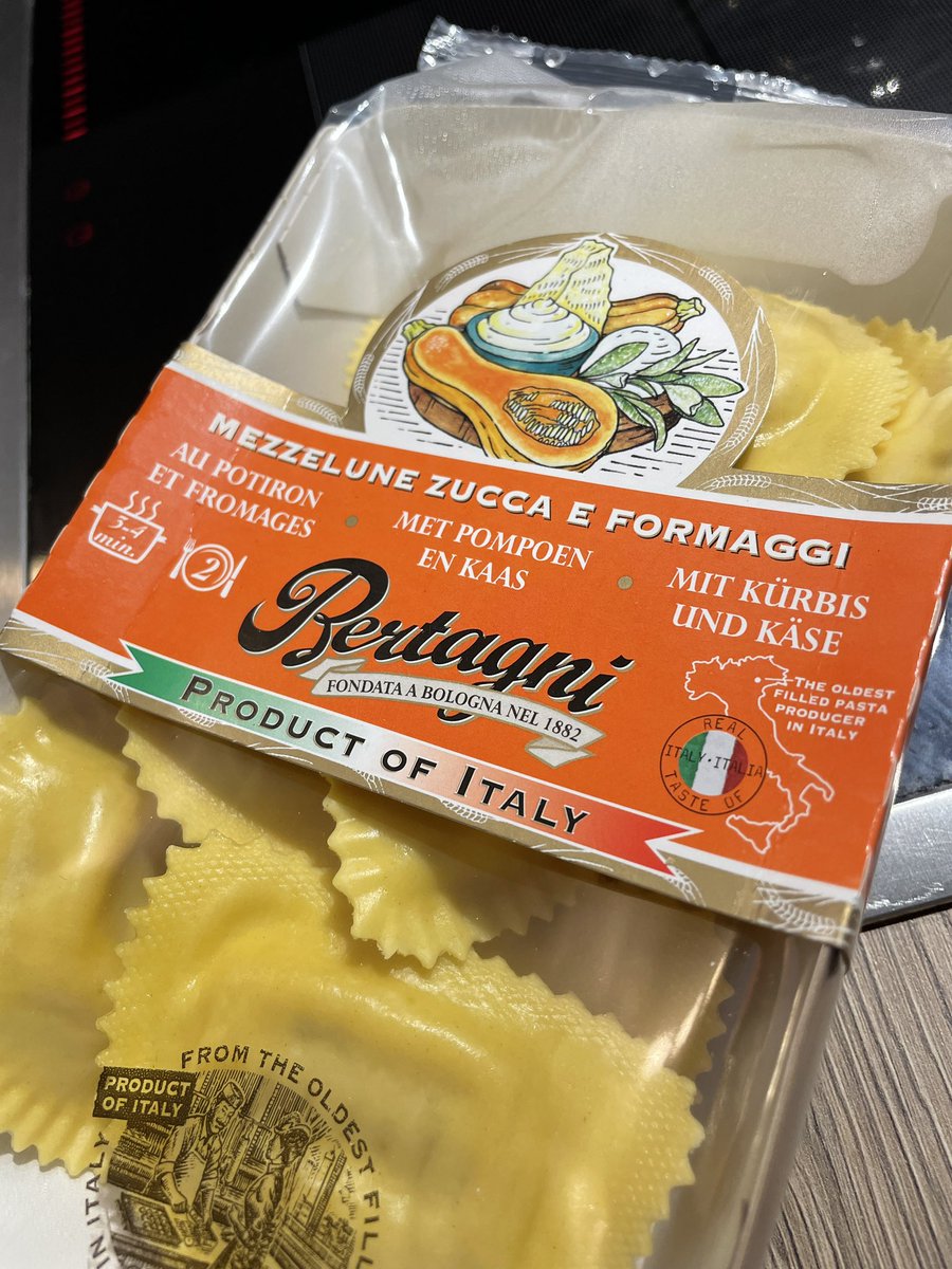 にも ルクセンブルク 市販で売っている生パスタではデレーズにあるこのカボチャ入りが一番のお気に入り 生パスタ の食感と中に入っている甘いカボチャでパスタソースなしでも美味しいです