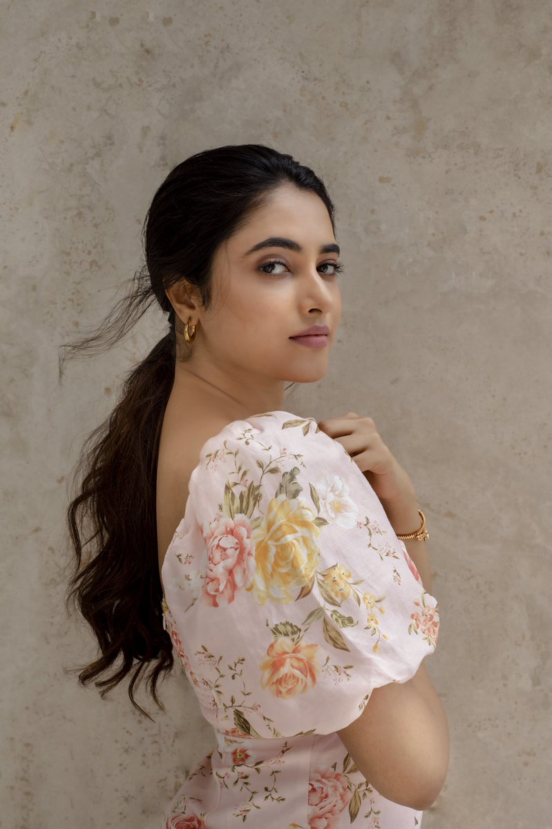 TheRoute's tweet photo. We don’t really think the caption matters much when the pictures speak a thousand words. 😉

Presenting to you, @priyankaamohan in her latest jaw dropping shoot! ❤️😍

#TheRoute #PriyankaMohan https://t.co/vGOcLEMRGi