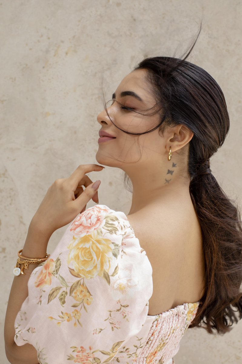 TheRoute's tweet photo. We don’t really think the caption matters much when the pictures speak a thousand words. 😉

Presenting to you, @priyankaamohan in her latest jaw dropping shoot! ❤️😍

#TheRoute #PriyankaMohan https://t.co/vGOcLEMRGi
