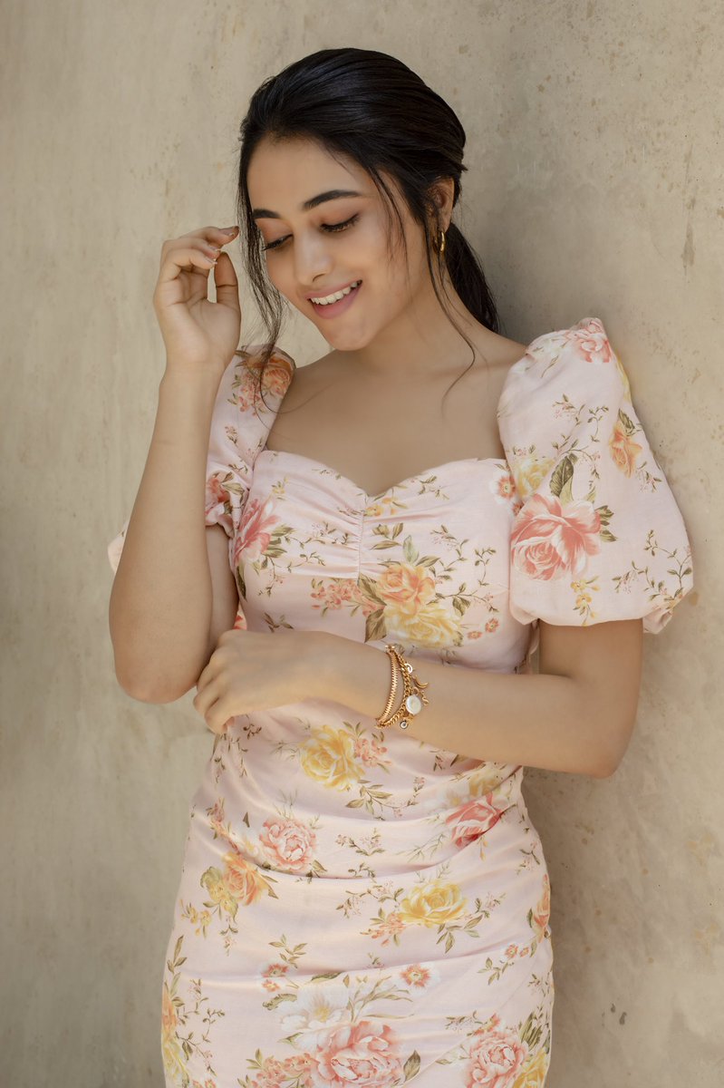 TheRoute's tweet photo. We don’t really think the caption matters much when the pictures speak a thousand words. 😉

Presenting to you, @priyankaamohan in her latest jaw dropping shoot! ❤️😍

#TheRoute #PriyankaMohan https://t.co/vGOcLEMRGi
