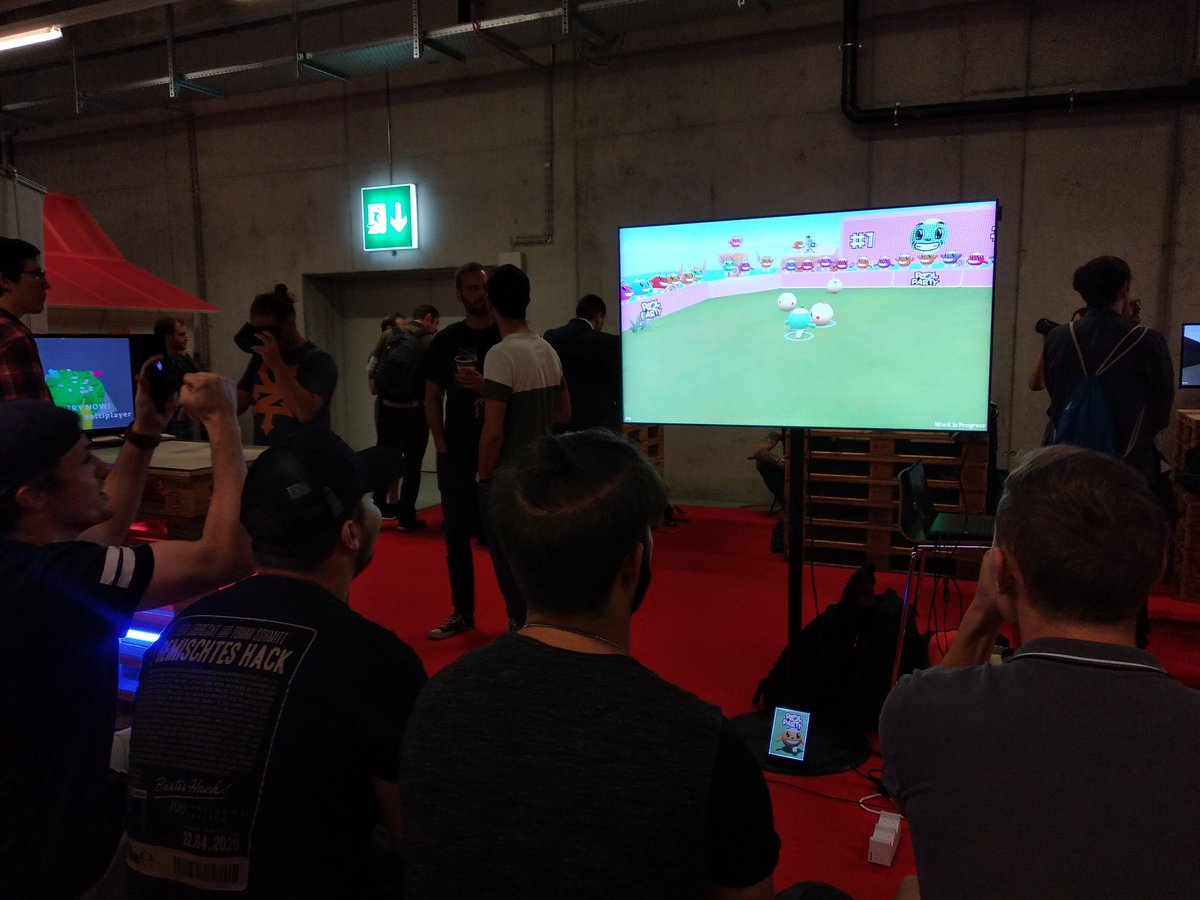LakeviewGames's tweet image. We are at @herofestch&apos;s indie games area in Bern! Drop by to try out Pool Party and say hi 😁🎱
#swissgames #indiegames #bernexpo #herofest