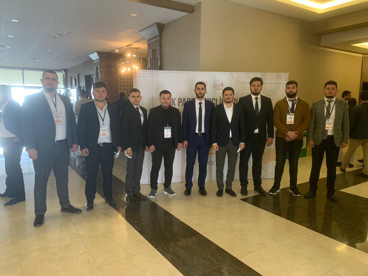akgenczonguldak's tweet photo. Ak Parti Gençlik Kolları Karadeniz Bölge Kampımızda İlçe Gençlik Kolları Başkanlarımızla Birlikte Genel Merkez Gençlik Kolları Teşkilat Başkanımız Osman ŞAHİN @drosmansahin_ İle Bir Araya Geldik 

#GençsinÖndeYürü
#İnandığınYoldaYürü https://t.co/XUGicDCN9S