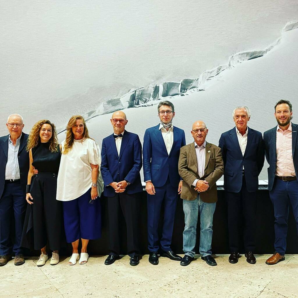 CarlosUrrozARTE's tweet image. #antartida en el centro de es proyecto #antarcticresolution @franticbornemisza @giuliafoscariwr @unless_una @asoc @antarctic_2020 @pewenvironment producido @tba_21 @museothyssen @miteco.gob instagr.am/p/CUhdnCKDMxJ/