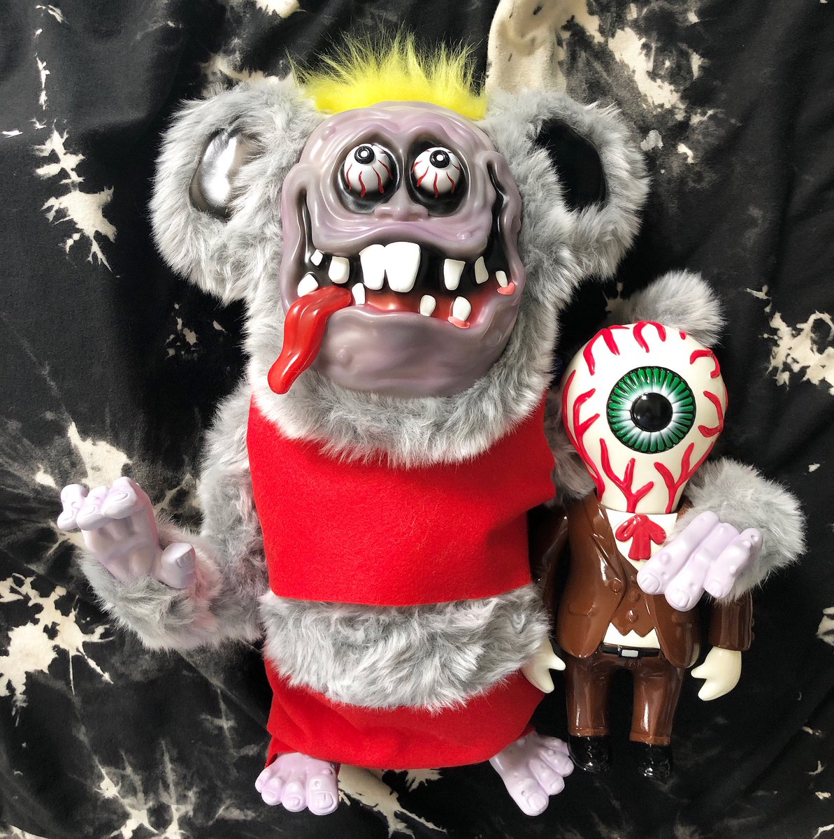 Songorr2's tweet photo. 💜 🐀 👁🐭 Say Hi 👁🐭🐀💜
#ラットフィンク #SECRETBASE #sofuvi #ソフビ #RAT FINK #sofubitoys #疫病退散#secretbasetoys #eyeball #kaiju #sofubitoys #superman_toys #designtoy #monsterfanclub #littlechopdesign #OclusBeatniks #littlechopdesignknuckle https://t.co/v9SEMt6WRi