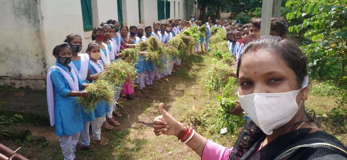 cesodisha's tweet photo. @NGCecoclubs Shramadan by students of M.T.K Govt. UP School, Mayurbhanj, Odisha conducted cleanliness activity on the eve of celebrating Gandhiji &amp; Shastriji Jayanti https://t.co/YXFVYiDZj8