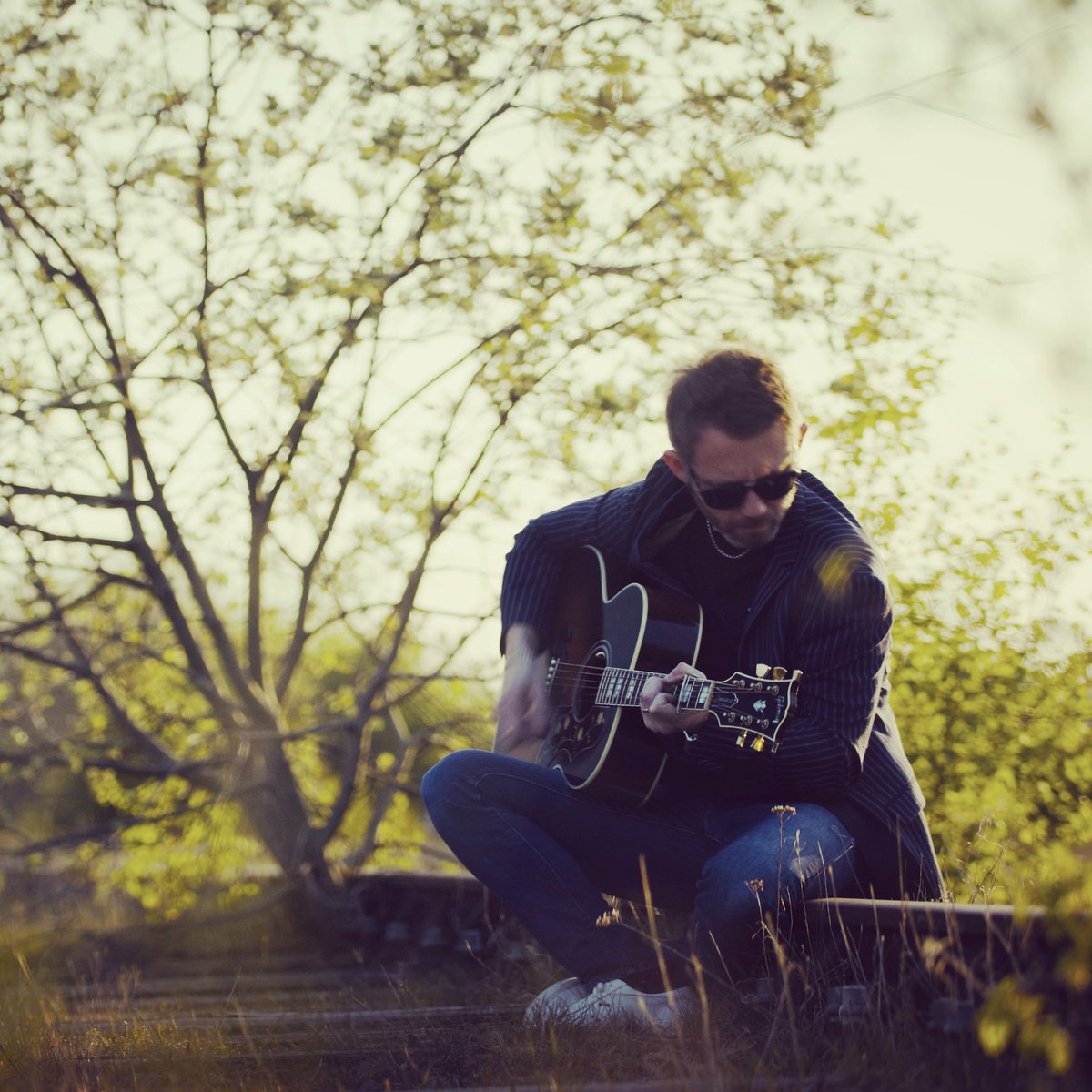 deandoveymusic's tweet photo. So as I await my next studio session to record my next tune would you be up for a release of a live track ? Just me and my guitar! Trust me it’s ace 👌🏻✊🏼 #BadSoul https://t.co/yU0VnQw0Da