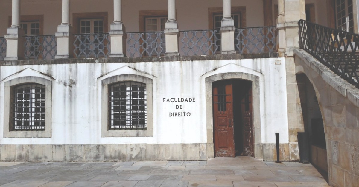asbeiras's tweet photo. São professores da Faculdade de Direito da Universidade de Coimbra três dos quatro novos juízes do Tribunal Constitucional. A estes junta-se o juiz desembargador António José da Ascensão Ramos, de Leiria, mas licenciado também por Coimbra #eleição #FDUC
https://t.co/dt2kljGuhb https://t.co/oKM65V9Pmh
