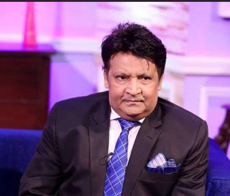 hamra_kafeel's tweet photo. بچھڑا کُچھ اِس ادا سے کہ رُت ہی بدل گئی

اِک شخص سارے شہر کو ویران کر گیا!! #umarsharif #RIP https://t.co/omHKcnhshp