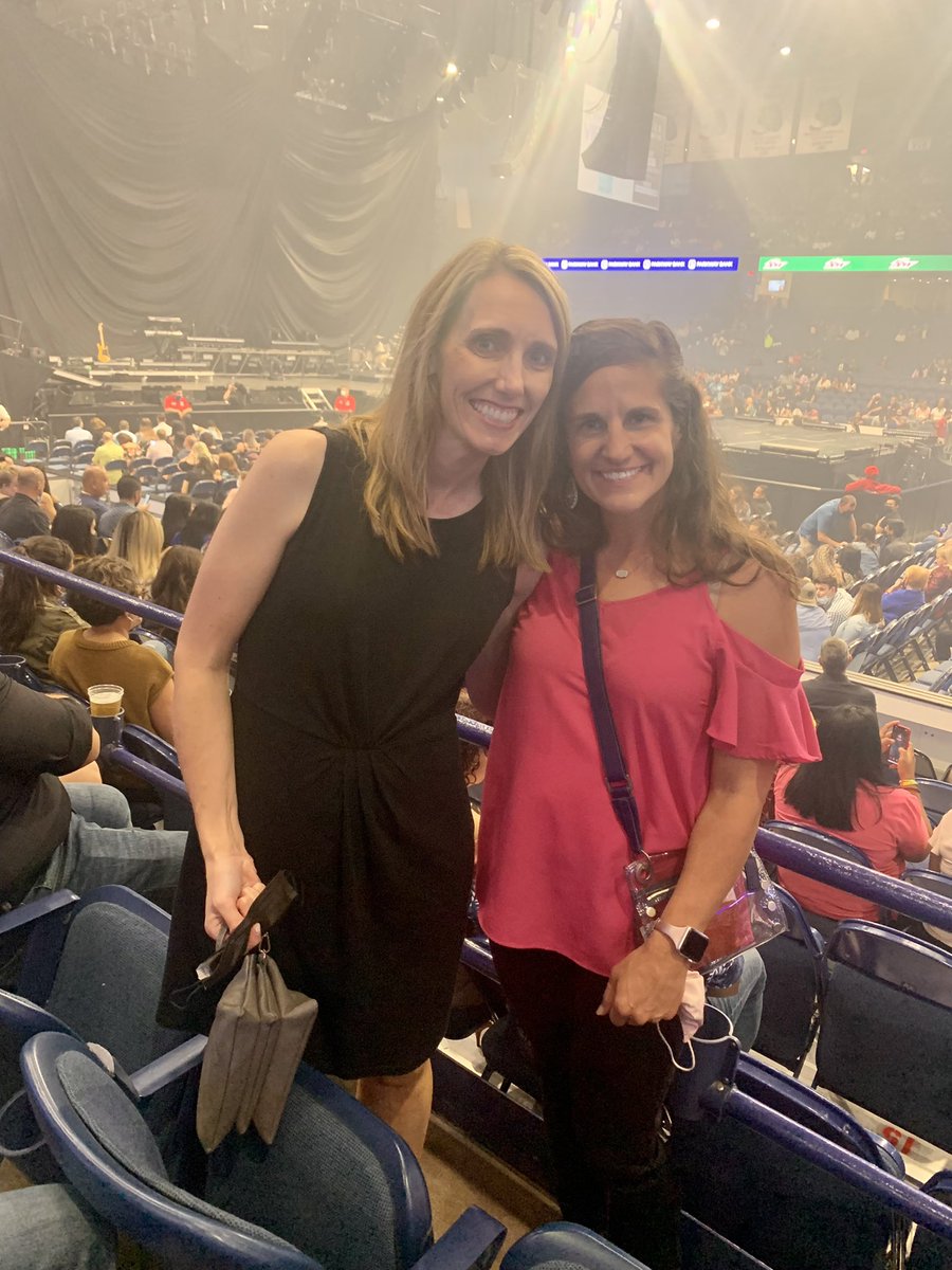 Dos gringas al concierto de #enriquerickytour