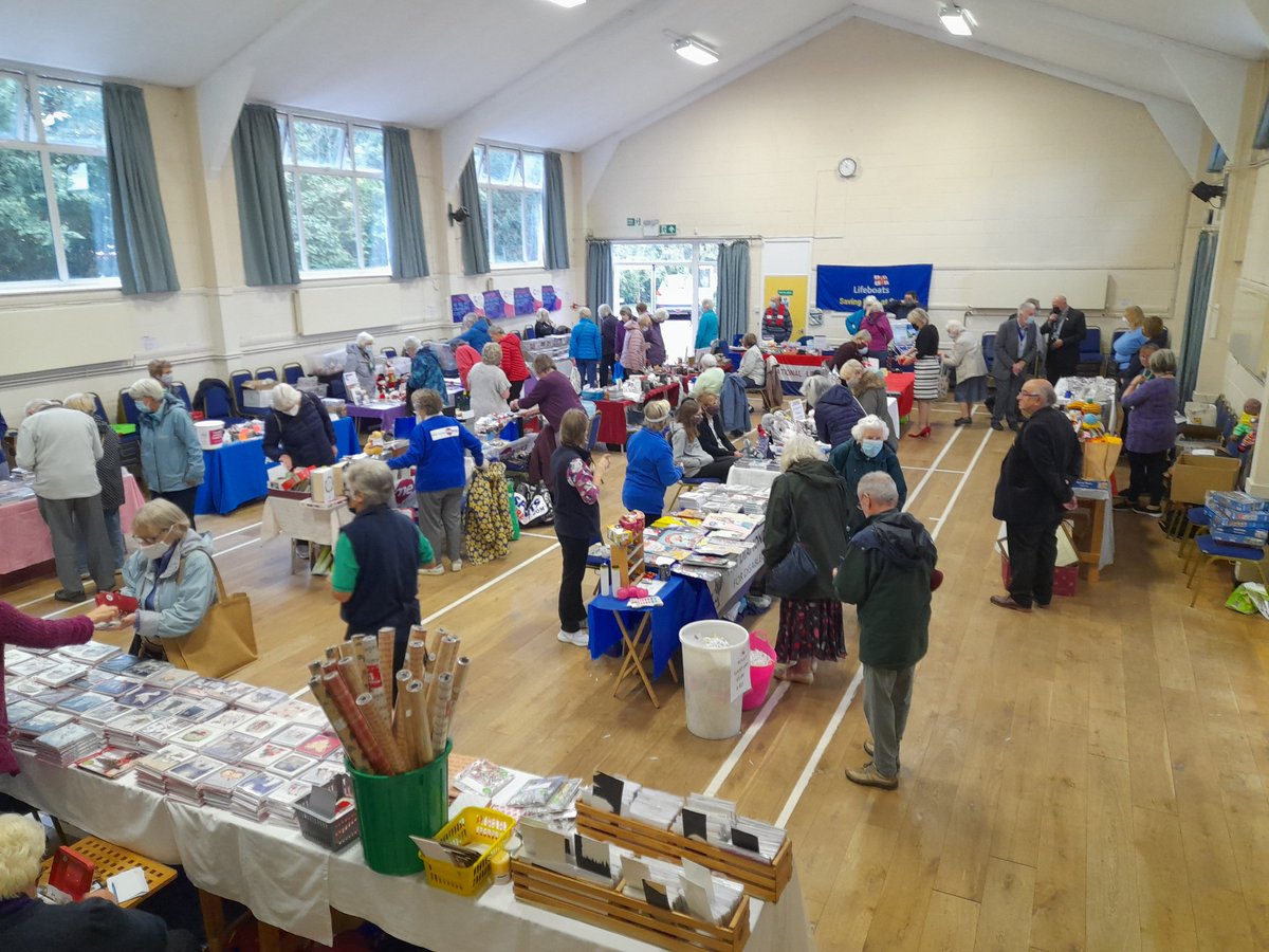 Were at Banstead Combined Charities Xmas Fair today until 2.30pm. 

Next stand as usual to <a href="/alzheimerssoc/">Alzheimer's Society</a> Wonderful volunteers on both, helping each other #BetterTogether #UnitedAgainstDementia 

Our VC, Andrew managed to pack 2 charities,3 tables worth of Xmas goodies in his car