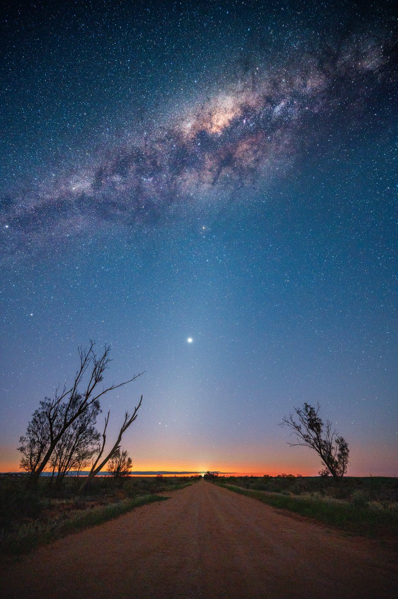 vastdepth's tweet photo. Absolutely love this time of the night! Shot in nautical twilight when the sun has dropped quite below the horizon but i'm still able to pull some colour out with a 20 second long exposure.

Single shot: 14mm @ f4.0, ISO 1600, 20 seconds. https://t.co/bvid3ZFHwr