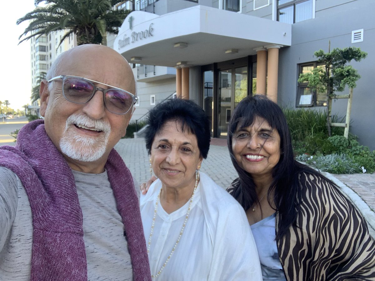 DevMatchRef's tweet photo. Three sisters and three lovely outings with each of them. From Greenpoint to Milnerton and to Century City. Blessed to spend time in each of their homes. Cape Town remains special #greenpoint #sunsetlinks #centurycity #sharesouthafrica #family https://t.co/HGiCO0Q5En