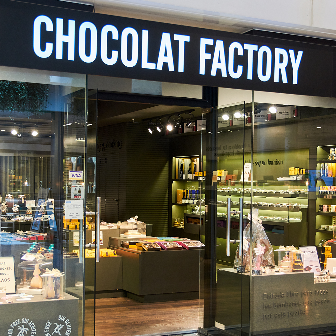 Moda_Shopping's tweet photo. ¡Por fin es sábado! Y eso significa…¡plan en Moda Shopping! 
🍫 ¿Amante del chocolate?¡Ven a #chocolatfactory! 
🛍️ ¡Conoce las últimas tendencias  en #starliteuniverse
📸 ¡No te pierdas la exposición de #FunkoPop! ¡Mañana último día!
🚙 Fines de semana 3 horas de parking GRATIS https://t.co/xbVd6AlJQe