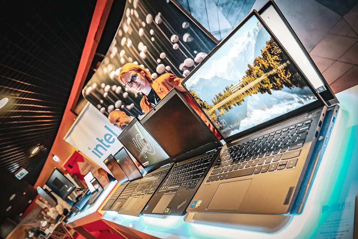 KarpinskiLive's tweet photo. @LenovoPolska na imprezie EXPOzycja FotoPlus;2021 pokazała sporo sprzętu do post-produkcji foto i video! Moja ulubiona seria to oczywiście #ThinkPad !
#Lenovo
#komputery #Laptop https://t.co/yR7ZID29lZ
