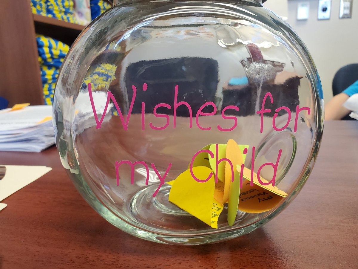 BalounKelly's tweet photo. ❤All families have dreams for their children and want the best for them! #truestory #myvisualreminder #wishesformychildjar #workshopfun #lovemyjob @DreamLakeApopka @OCPS_PFE https://t.co/oU42J4JMHX