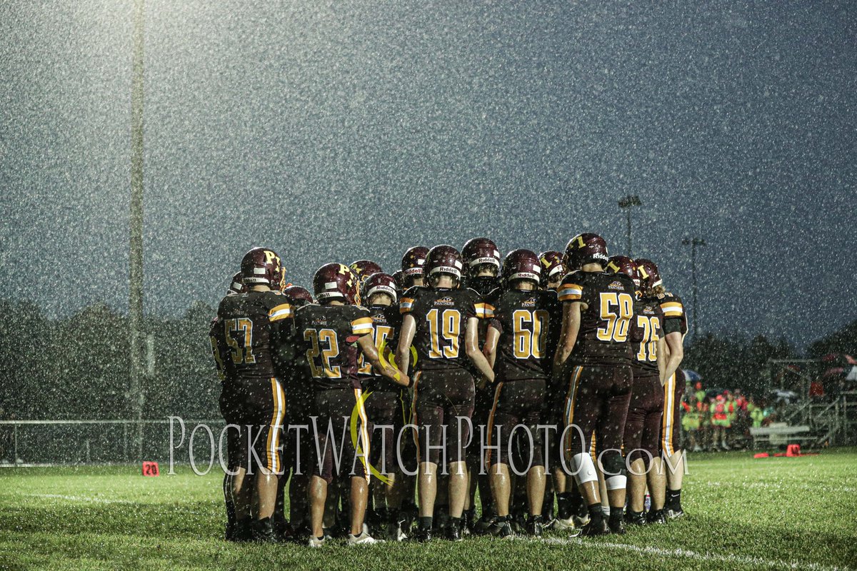 PocketWPhoto's tweet photo. Friday night lightning! Photos from the Lake City at Pine Island Football game are up this morning and I think it is my favorite gallery this season... Here: https://t.co/HODdJDTIBI

#football #lakecitytigers #pipanthers #mshsl #highschool #sportsphotography #pocketwatchphoto https://t.co/Z26cIzC2gI
