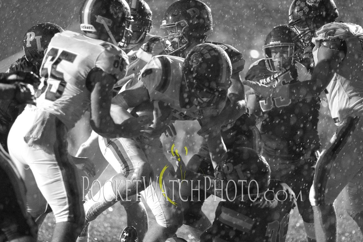 PocketWPhoto's tweet photo. Friday night lightning! Photos from the Lake City at Pine Island Football game are up this morning and I think it is my favorite gallery this season... Here: https://t.co/HODdJDTIBI

#football #lakecitytigers #pipanthers #mshsl #highschool #sportsphotography #pocketwatchphoto https://t.co/Z26cIzC2gI