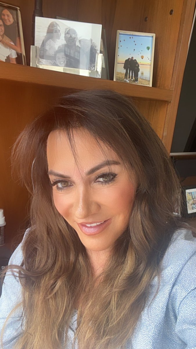 amas2010's tweet photo. #FelizSabado la sonrisa y el silencio son dos armas muy poderosas. La sonrisa resuelve problemas y el silencio los evita … #misvidas a ser felices 😘😘😘😘😘😘 #besitos a mis seguidores https://t.co/qtCNSecF7N