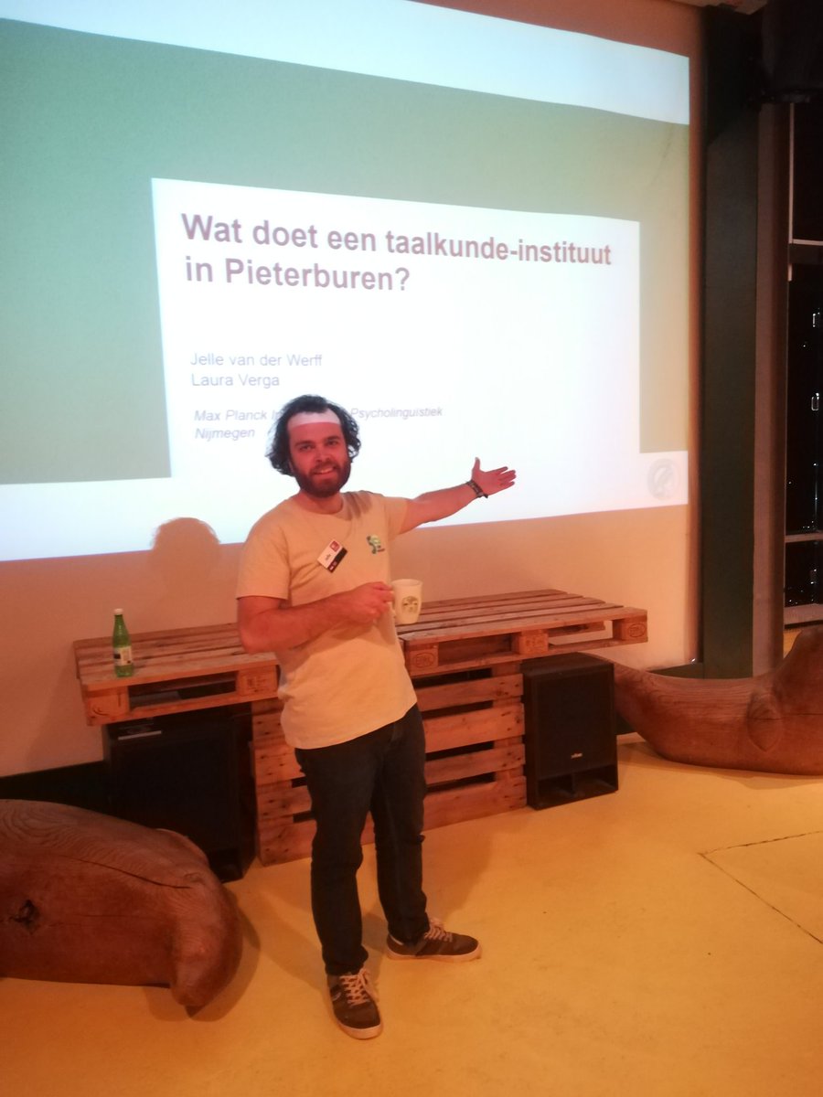 DiandraDuengen's tweet photo. Meet Jelle van der Werff from the @ComBioacoustics, talking about his research on rhythm in humans and animals @MPI_NL, for the #weekendofscience at the Sealcentre Pieterburen.
Thanks Jelle, what a great talk. https://t.co/WB0VnybEDu