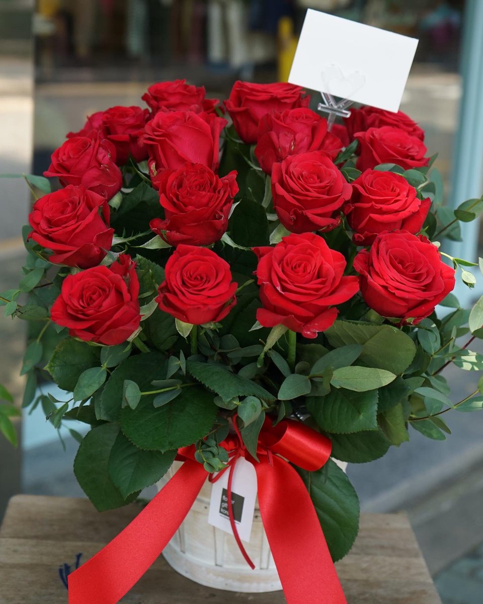 flowergiftkorea's tweet photo. So many anniversaries celebrating this month.
It's our pleasure to make them happy by receiving our beautiful flowers as their anniversary gifts.
#weddinganniversarygift🎁 #anniversarygifts🎁 #love
#flowergiftkorea
#korea #seoul #flower #yangjae #koreatravel #flowerskorea #kr https://t.co/MiaOoGBZlj