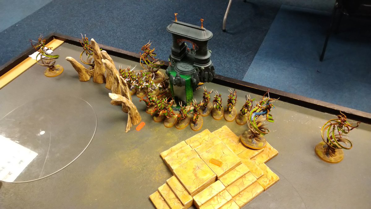 small_geek's tweet photo. #onslaught21 game two...lots of #lumineth windrider nonsense!!!

#ageofsigmar #aos #ogormawtribes #underguts https://t.co/3fRqYJflXO