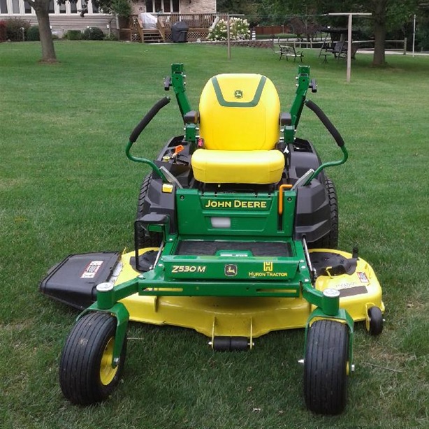 HuronTractorLtd's tweet photo. Wendy & Ken Dodd's shared their new Z530M #IRunWithHT pic & Ken writes "In 1973, I purchased a JD110 from the same location...still have it. My love of JD products comes from my childhood working for my uncle & using his equipment."
We love having you share in our 60yr history! https://t.co/gwOX1cWoBl